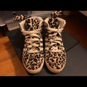 Addis’s crossover by Jeremy Scott